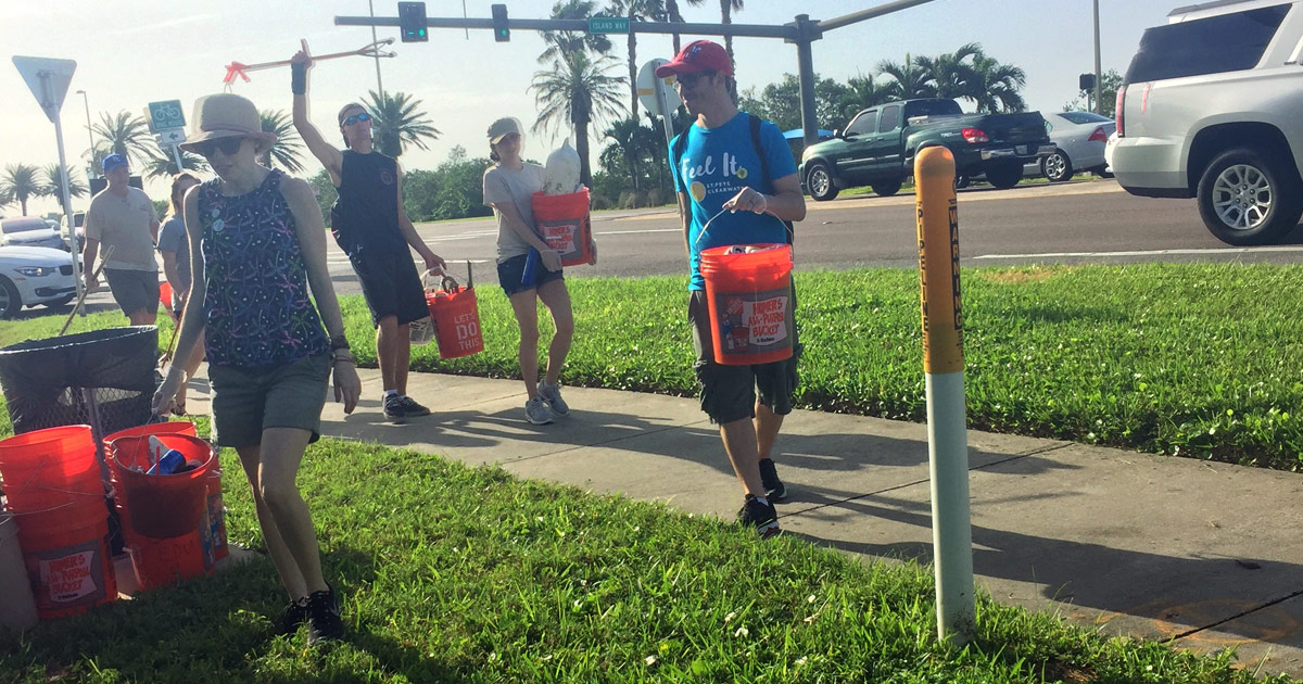 coastal cleanup volunteers